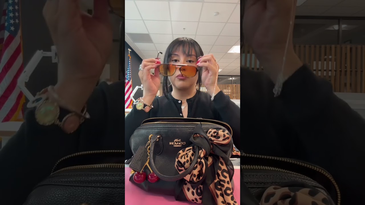 What&rsquo;s in my bag ft large coach Rowan  #Largecoachrowan  #Coachrowan #coach #Whatsinmybag