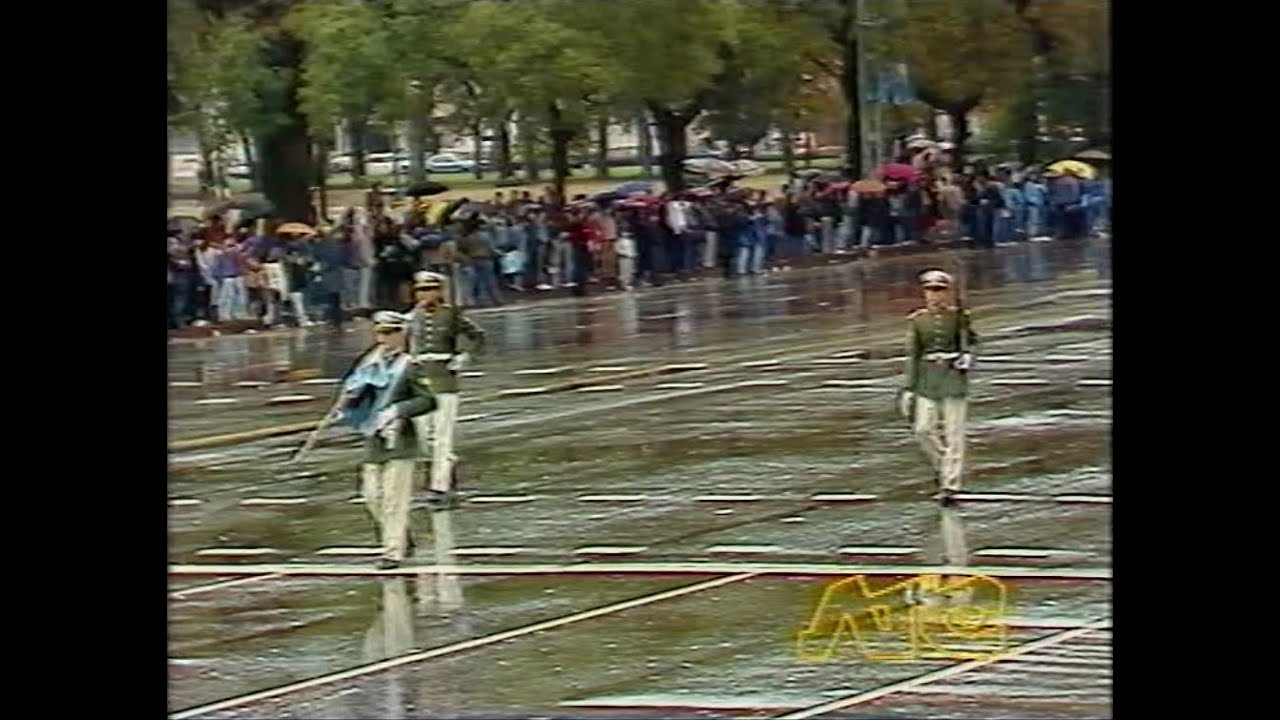 Desfile militar por el Día de la Independencia de 1990 en Av. del Libertador (Incompleto)