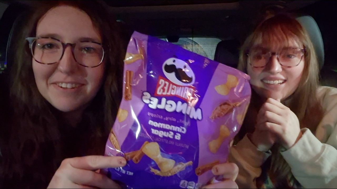 Trying Cinnamon & Sugar Pringle Mingles