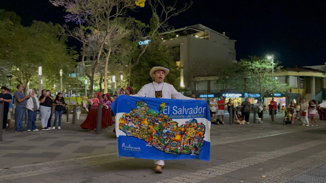 El Salvador se convirtio en el lugar mas visitado y asi se ve hoy 🇸🇻😱