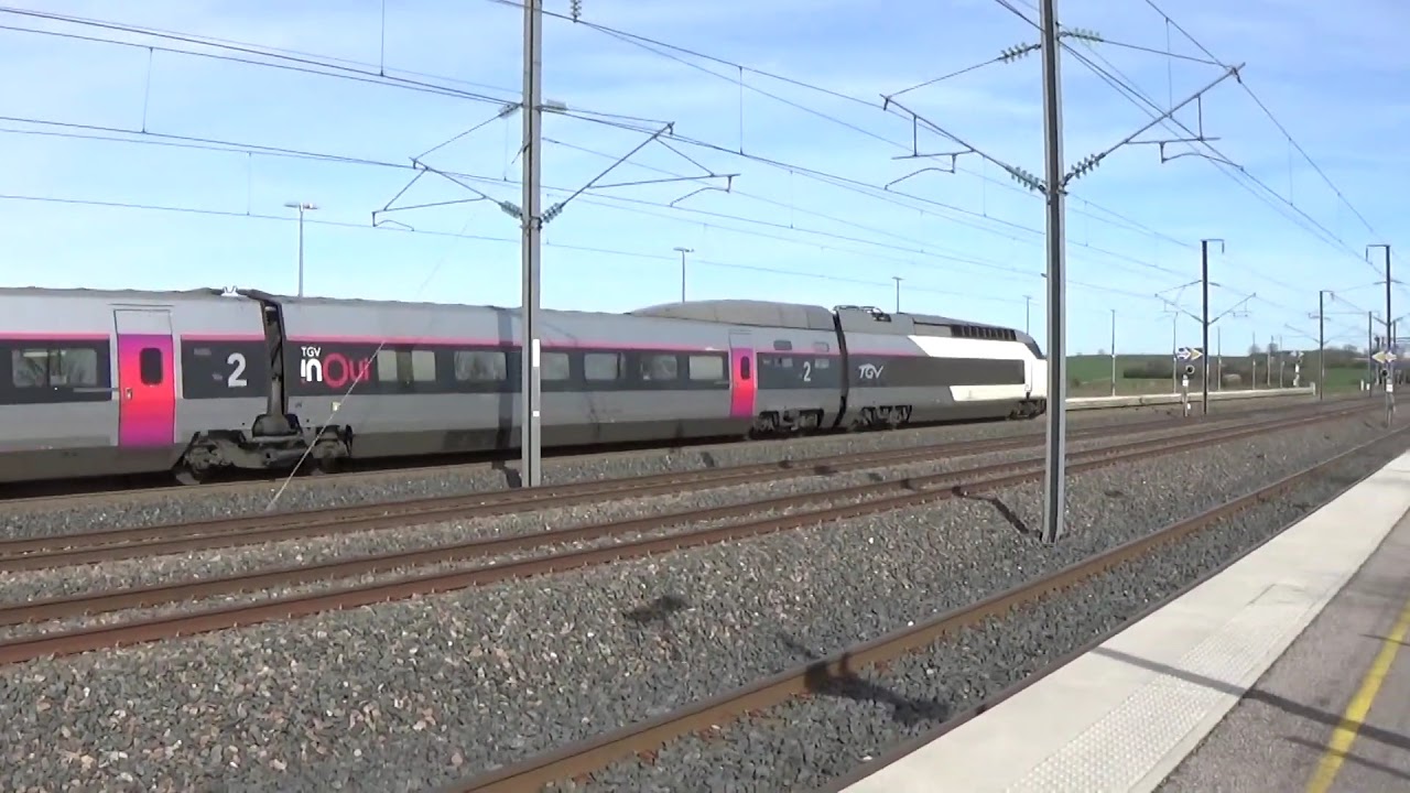 Arr&ecirc;t d'un TGV r&eacute;seau en gare Meuse - Voie Sacr&eacute;e