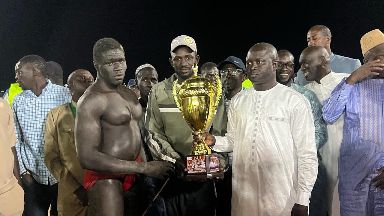 Final poid léger à mbour lambou 10 millions 