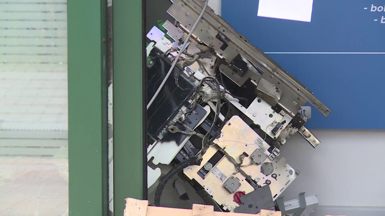 Cavriglia(Ar). Fanno saltare il bancomat con una bomba, ma fuggono a mani vuote