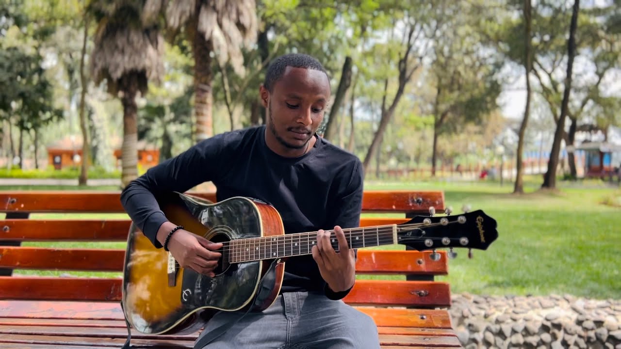 ስለውበቱዋ - ሚኒሊክ ወስናቸው Sele Webetuwa - Minilik Wesnachew *Acoustic Cover* by Yohannes Yoni