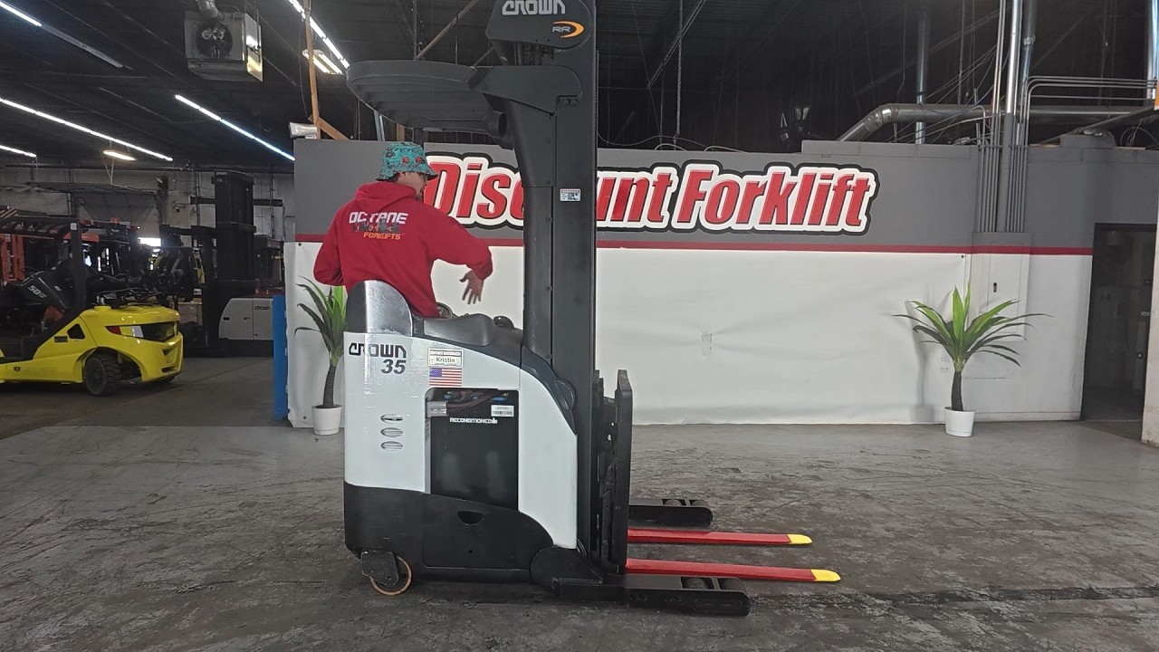CROWN RR5220-35 3,500lbs Electric  #7373 - Forklift for Sale