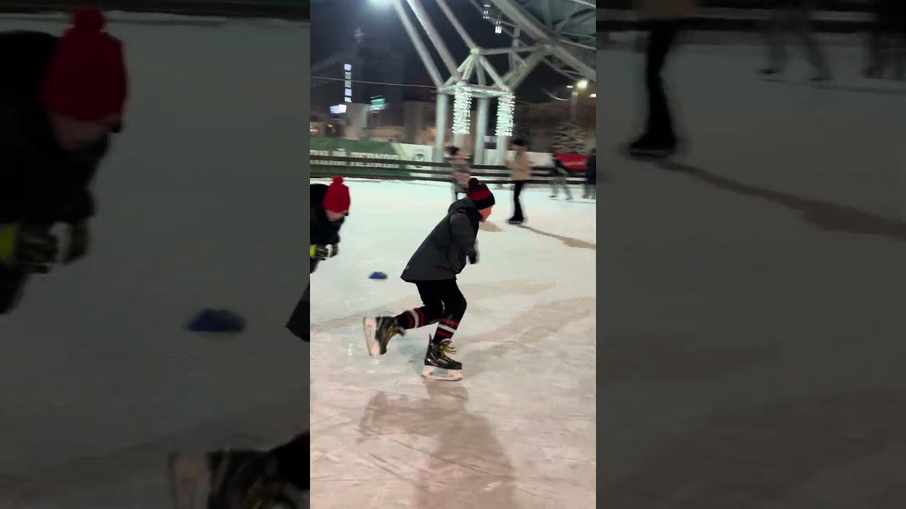 Скидываем соперника со спины 🎒 #хоккей #hockey #nhl #кхл #russiahockey #hockeyskating #shorts