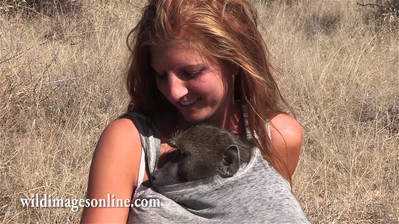 Funny Animals - There&rsquo;s a Monkey in my Shirt