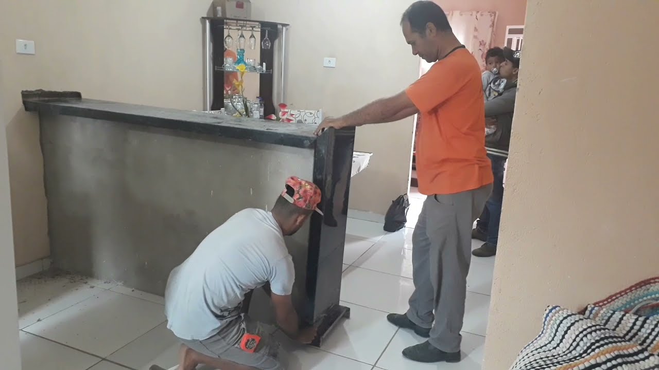 INSTALACAO  DA PEDRA DE   MARMORE NO BALCAO COZINHA  AMERICANA MEDIDAS E VALORES