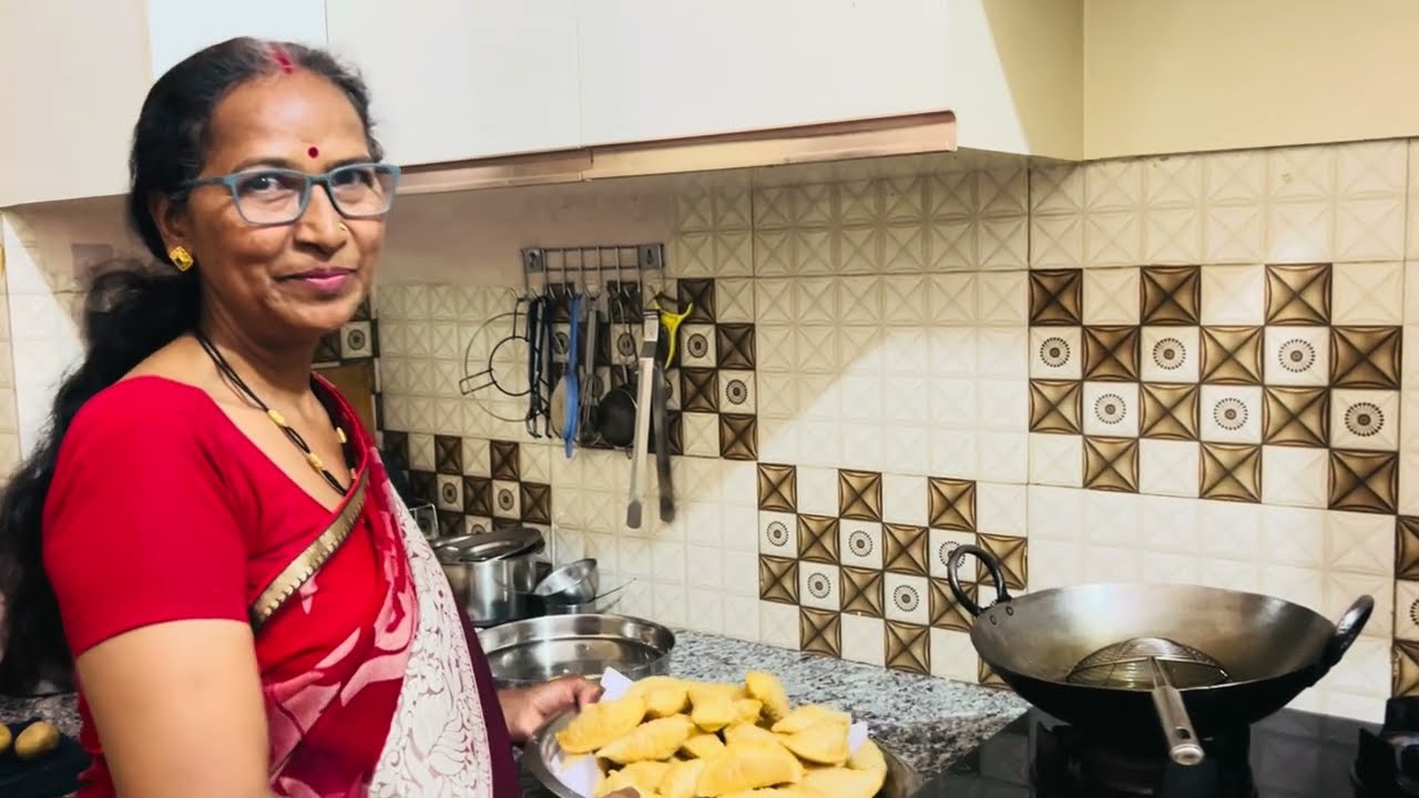 इस तरीके से बनाये स्वादिष्ट गुजिया 😋😋