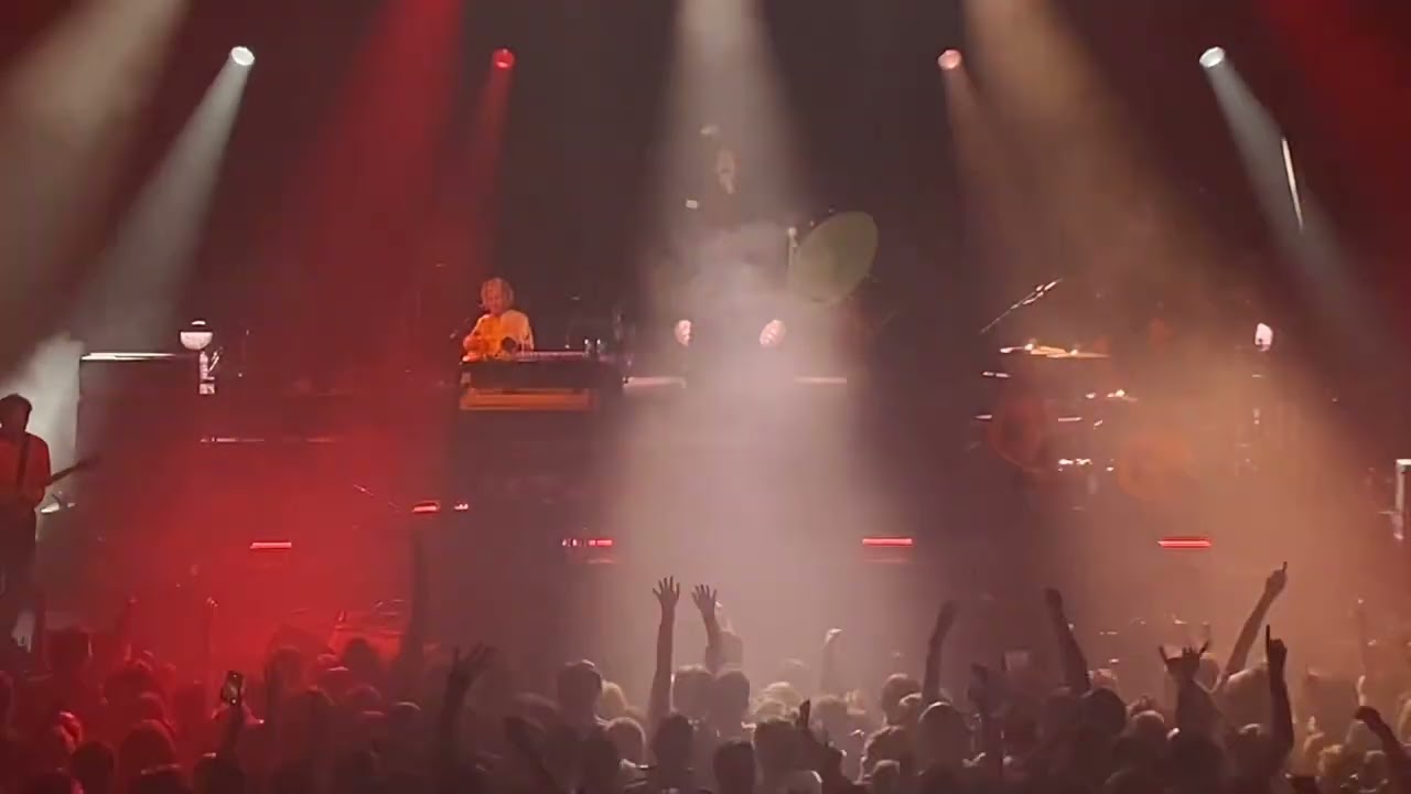 Pulp, “this is what we do for an encore”, Common People, Live, Bridlington Spa, 26th May 2023