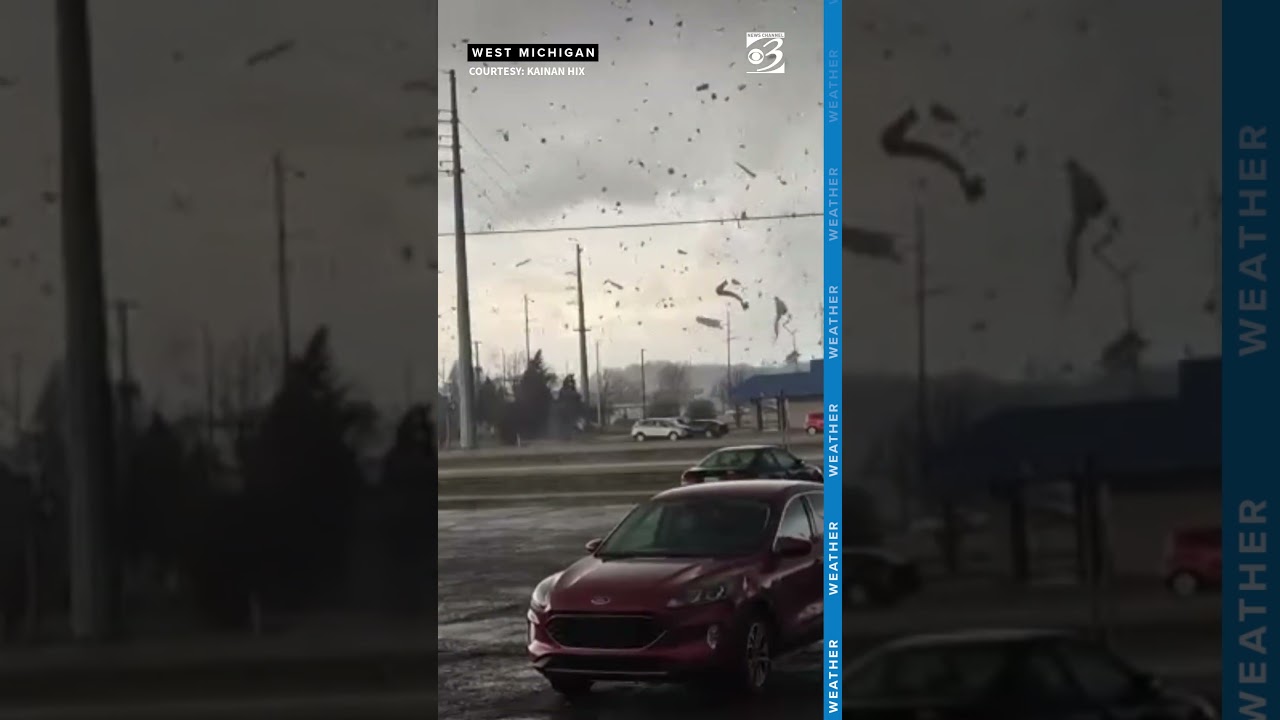 SEVERE WEATHER | Watch this tornado move toward a shopper in Three Rivers