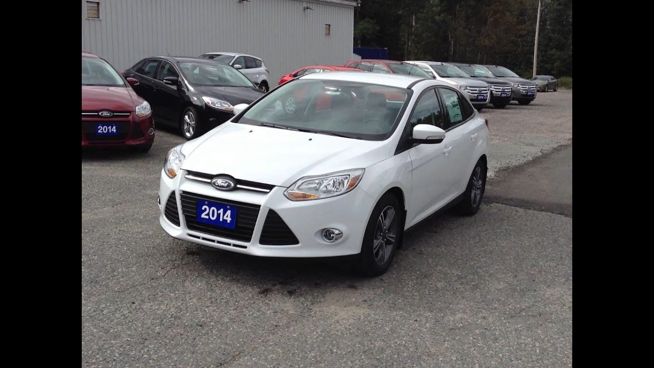 2014 Ford Focus SE Start Up, Engine, and Depth Tour
