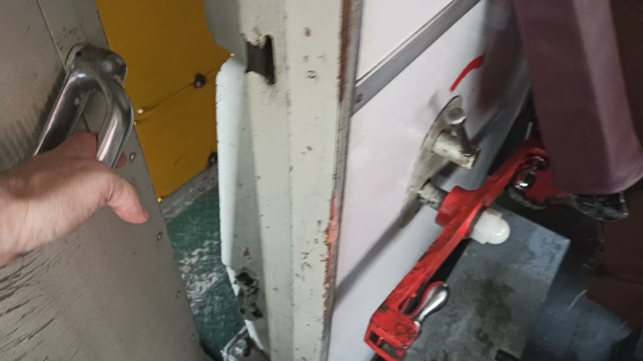 Электровоз ЭП1, Нет запуска вспомогательных машин после рекуперации,выход из положения.