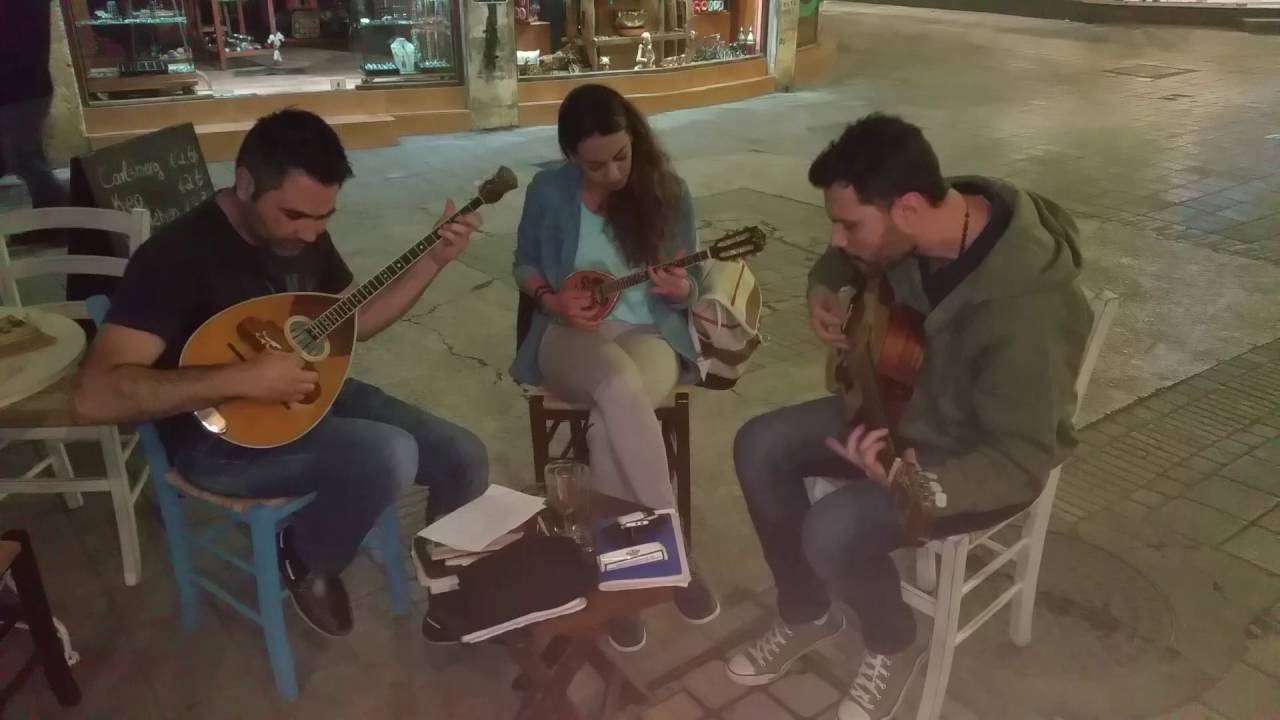 Η αχλάδα έχει πίσω την ουρά (Β.Τσιτσάνης - 1951 ) Λαϊκή Τετρακτύς