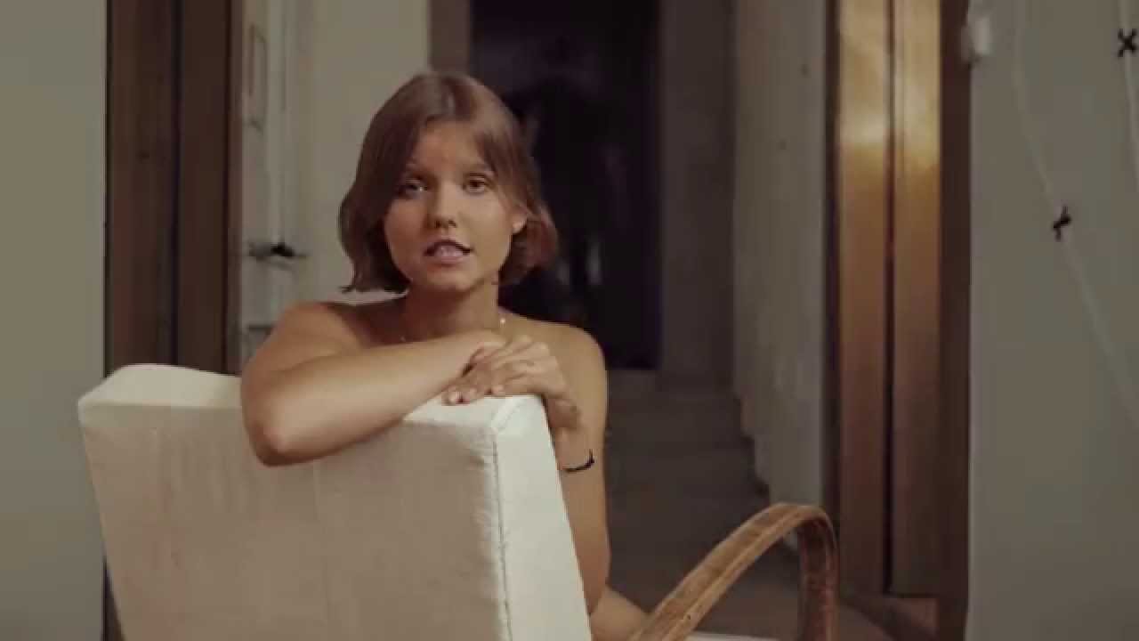 Ad&eacute;la Bohadlo Jon&aacute;&scaron;ov&aacute; - Dejvice (Official Video)