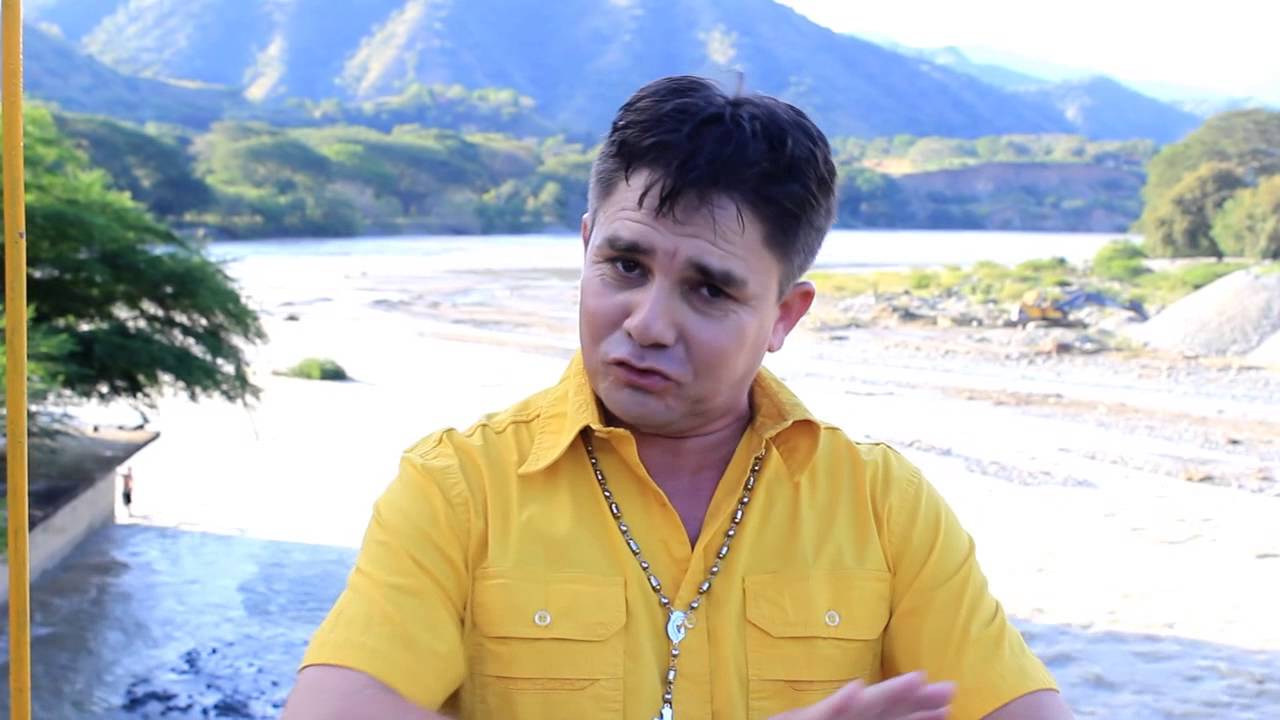 TREMENDA COLA - CHUCHO Y JHONY