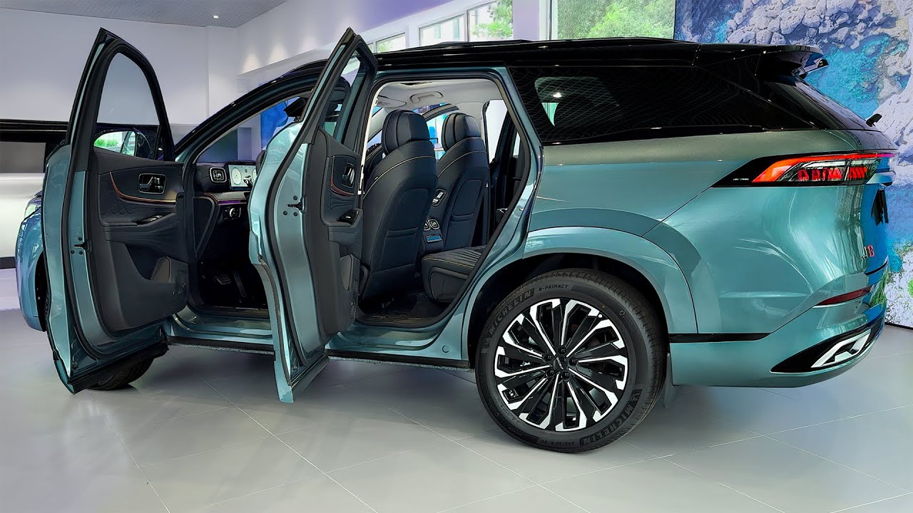 2025 Jaecoo J8 SUV - Exterior and Interior Walkaround