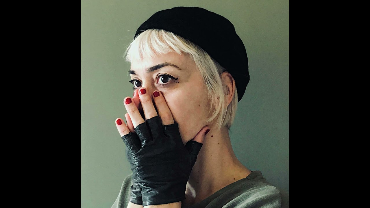 Viaggio nell’universo sonoro di Francesca Bono: l’arte di distillare le emozioni in musica