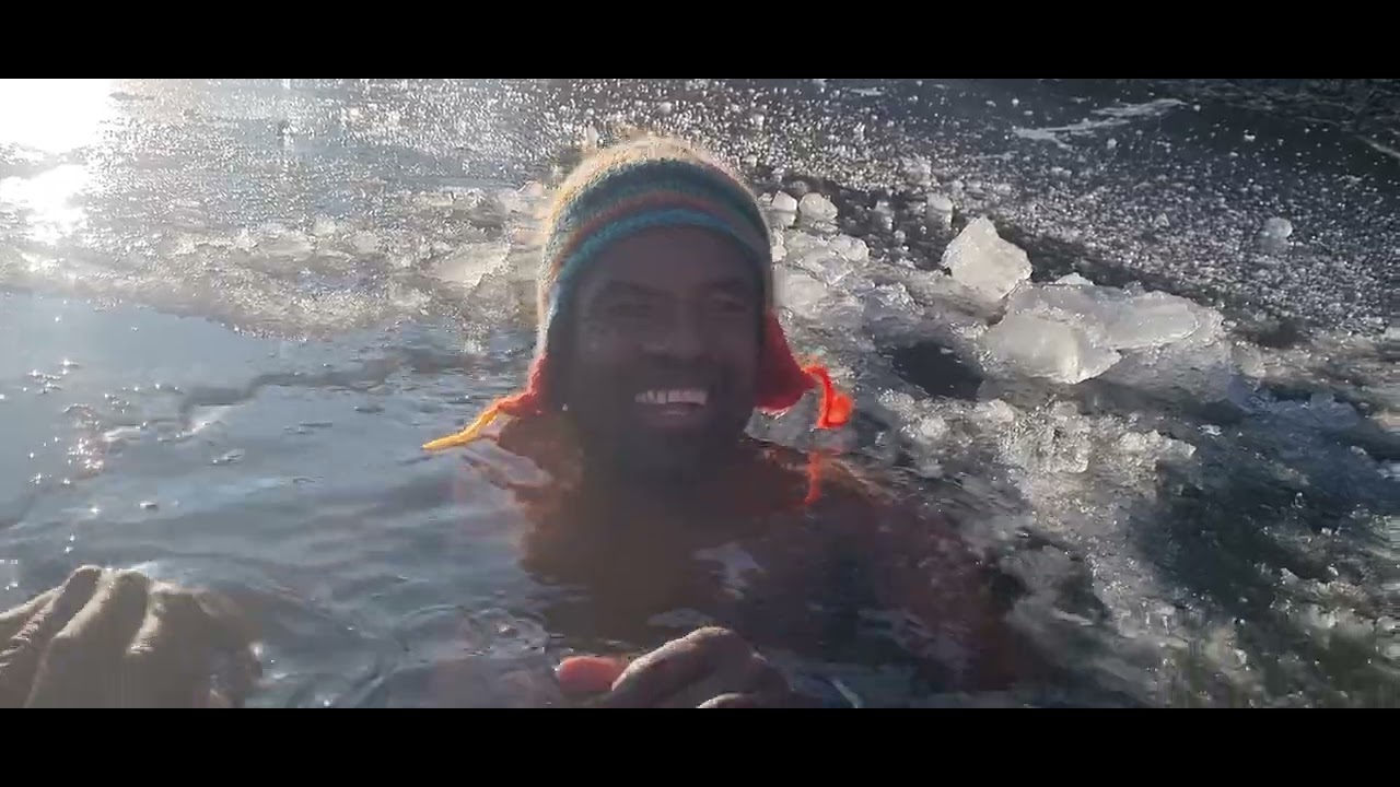 baignade lac gelé dans le Haut-Doubs