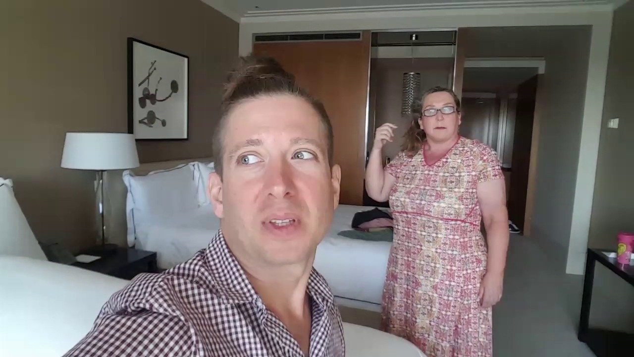 Vlog: Hanging in Melbourne at Crown Tower Casino Crystal Lounge with my amazing local friend Lisa