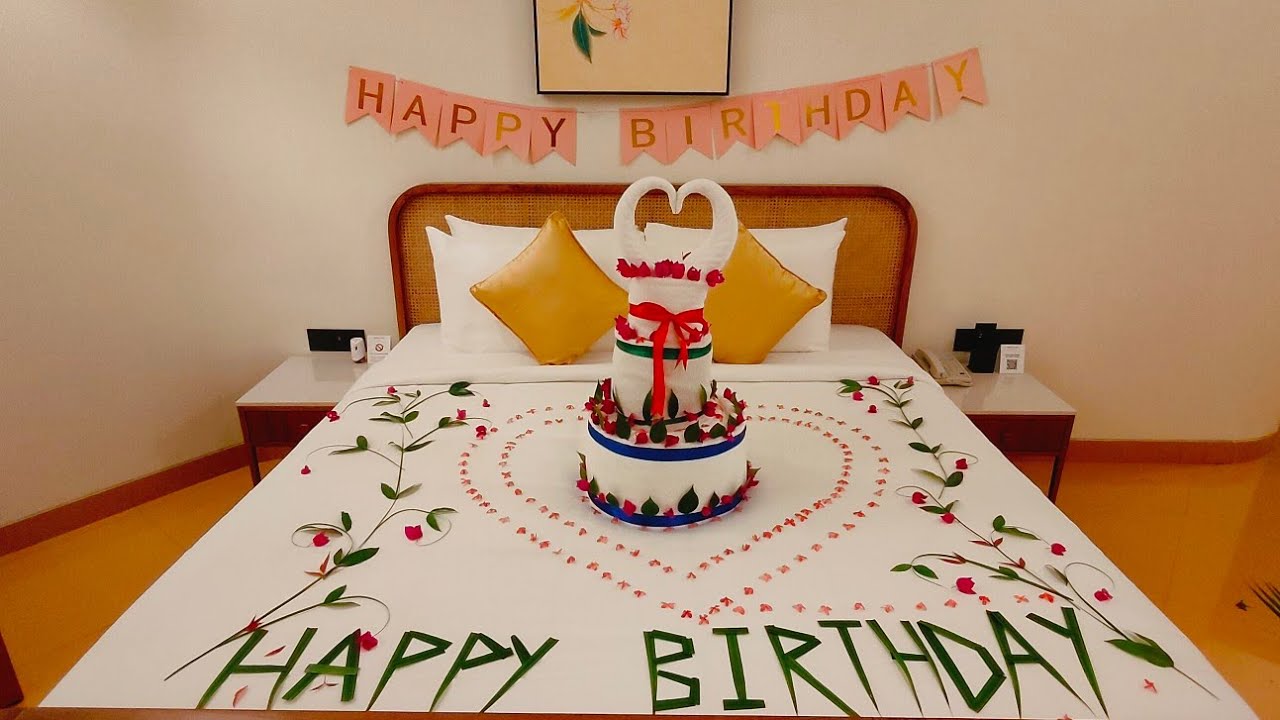 Top-10 ideas for towel folding origami/top ten towel art Top 10 Romantic bed decoration....