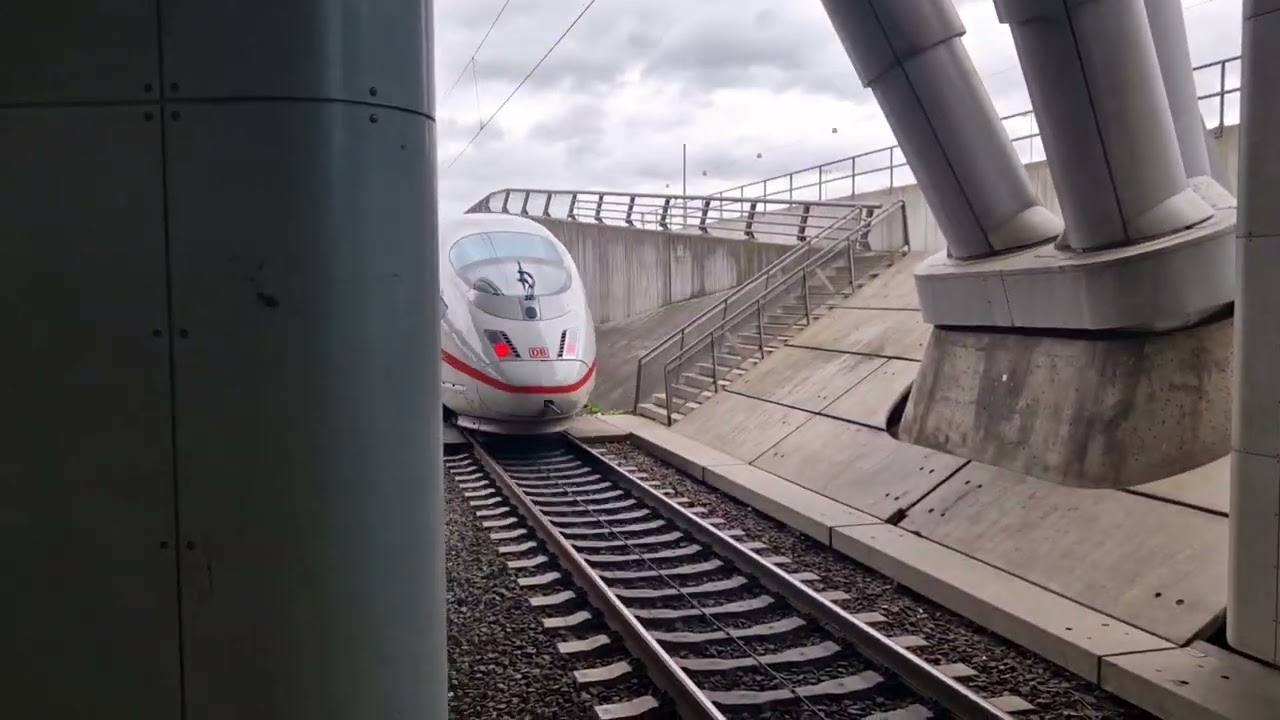 Züge am Fernbahnhof Frankfurt Flughafen #1