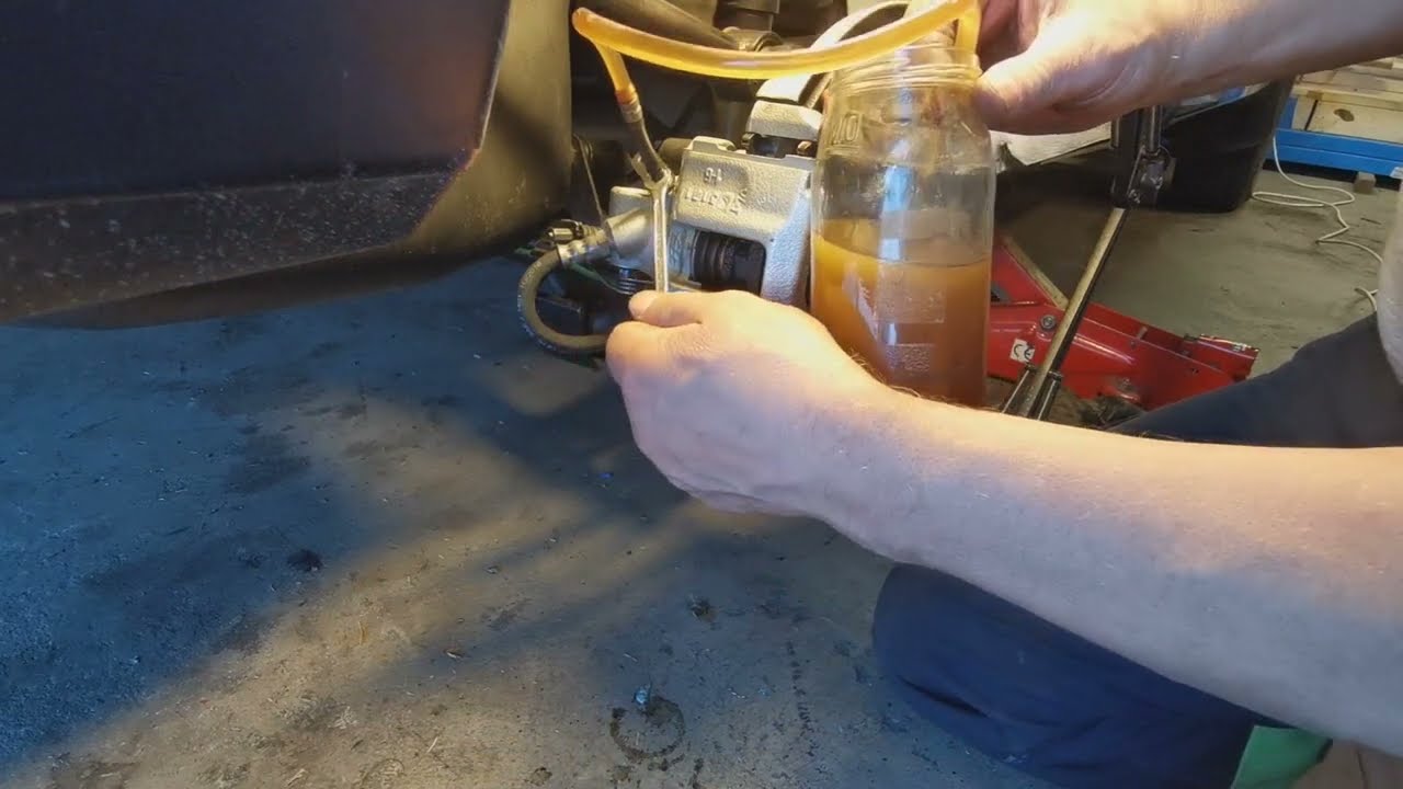 Saab 900 classic, How to bleeding/flushing brakes. (Also with ABS)