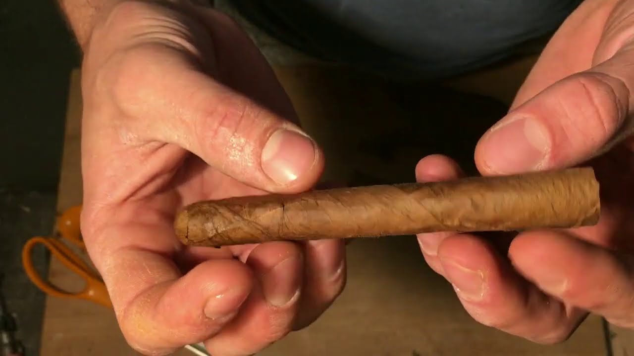 Je roule un cigare avec mon propre tabac