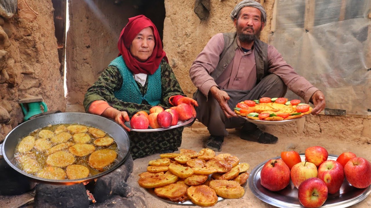 Lifestyle Old couple in the Cave: Delicious egg and potato  recipe||Village Life Afghanistan 