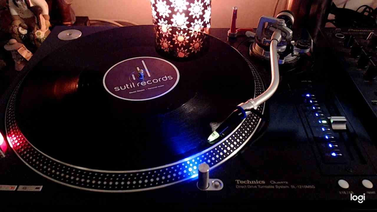 David Gausa - Sensual Beats(Original Gaudeep Mix)-2004-Progressive House-[Sutil Records]