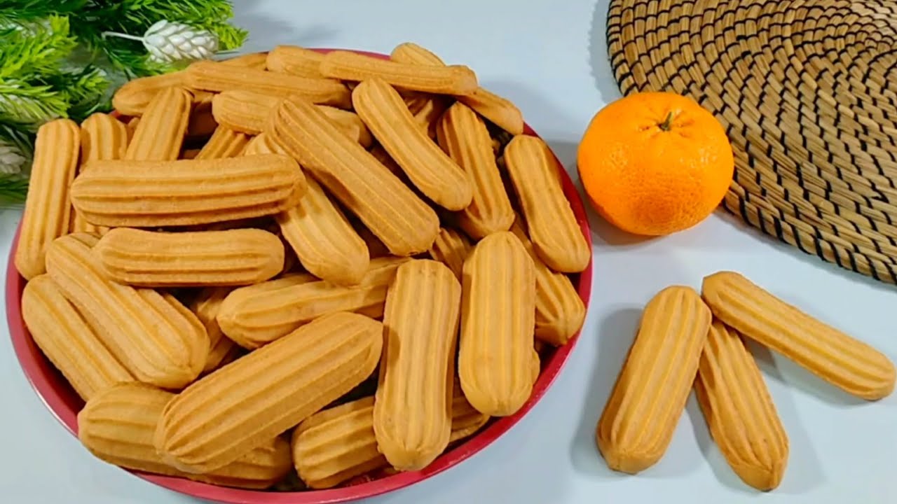 بدون سمنة اوذبدة ضيفي عصير الاستفندى او اليوسفي او المندرين🍊 علي البسكوت هش ودايب ومقرمش 😋