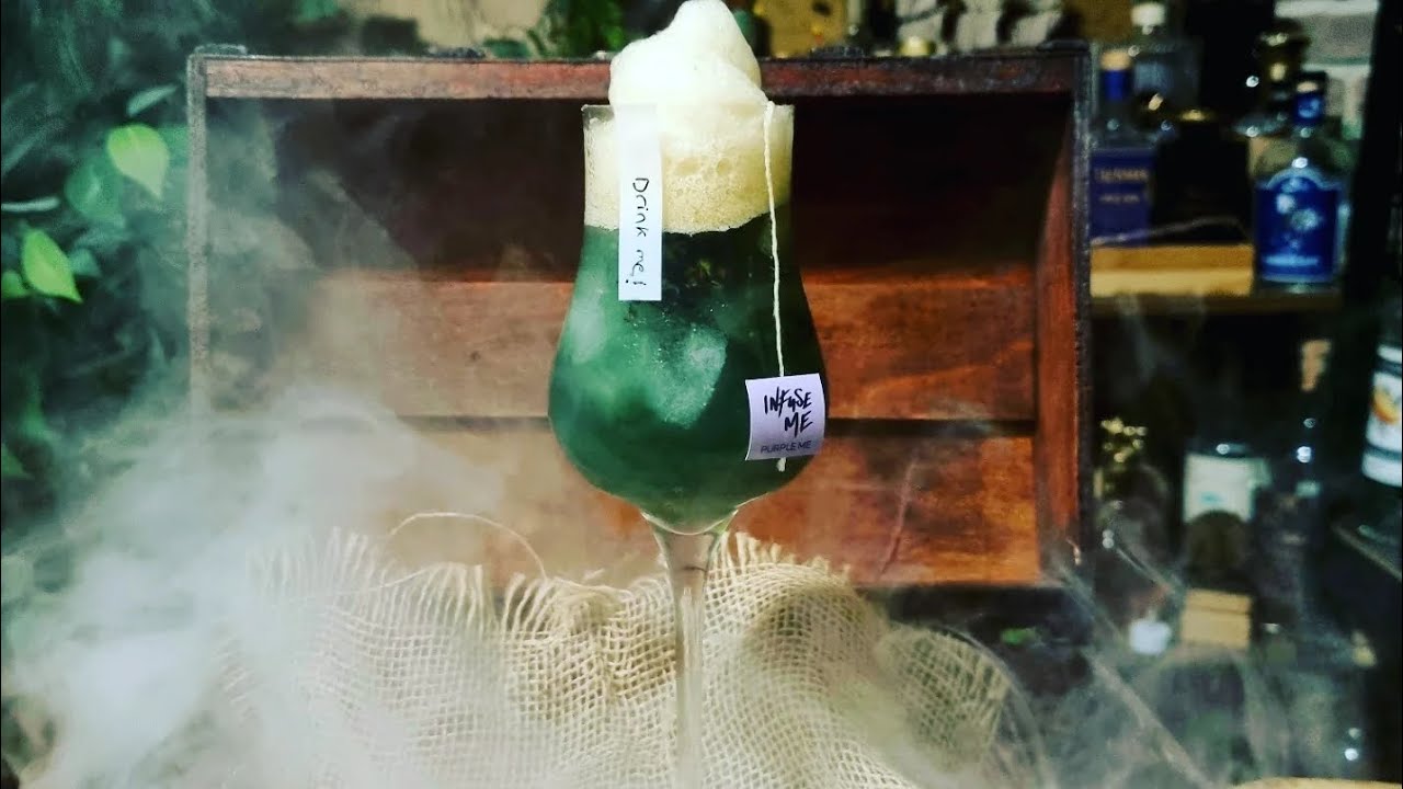 Cocktail sous le thème de Alice aux pays des merveilles ? Les essais de Mixostory #66 - Drink Me