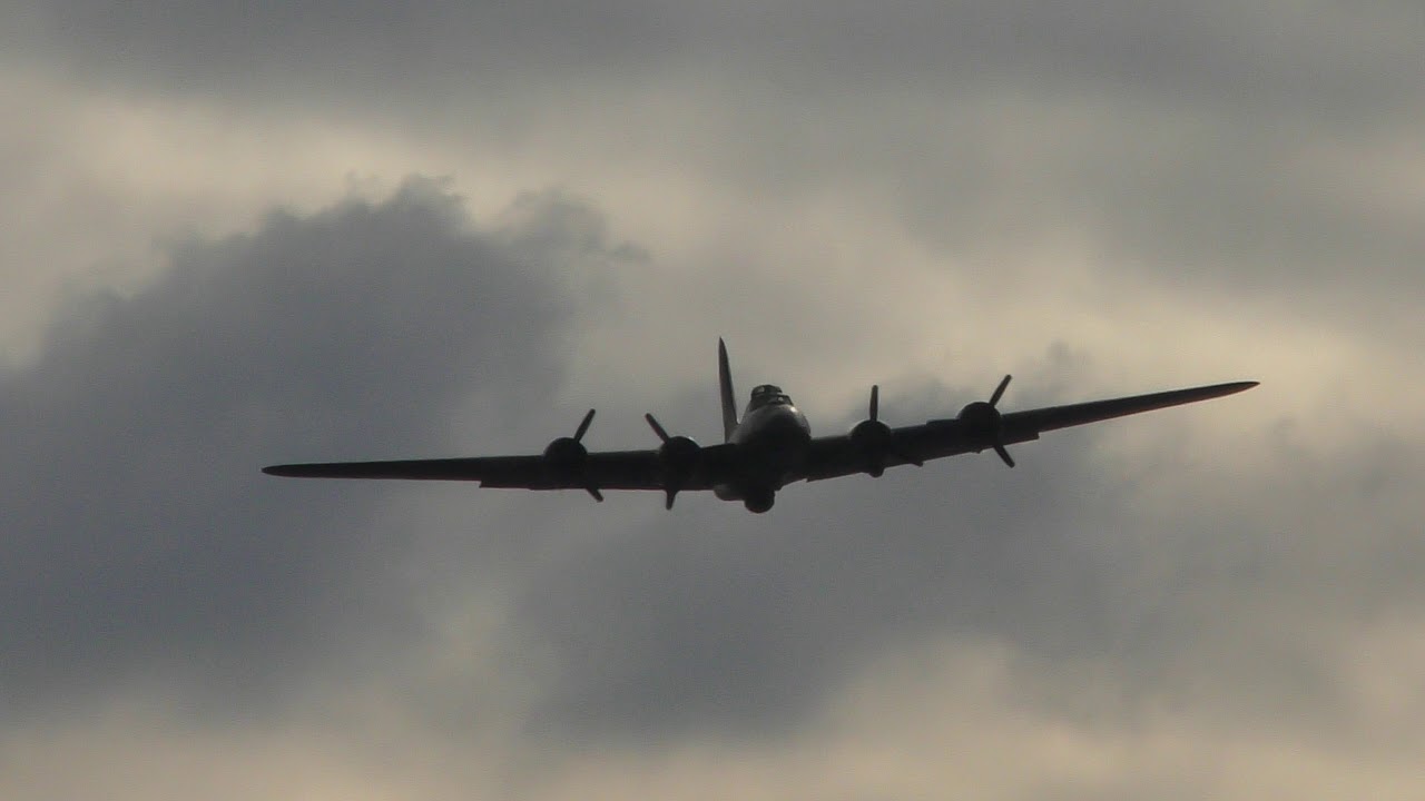 P51D Mustangs collision Accident  Duxford Battle of Britain Air Show 23sep17 409p & C47 & B