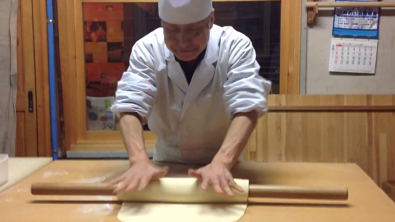 Flying Chef Shuji Makes Udon Noodles: rolling out and cutting process