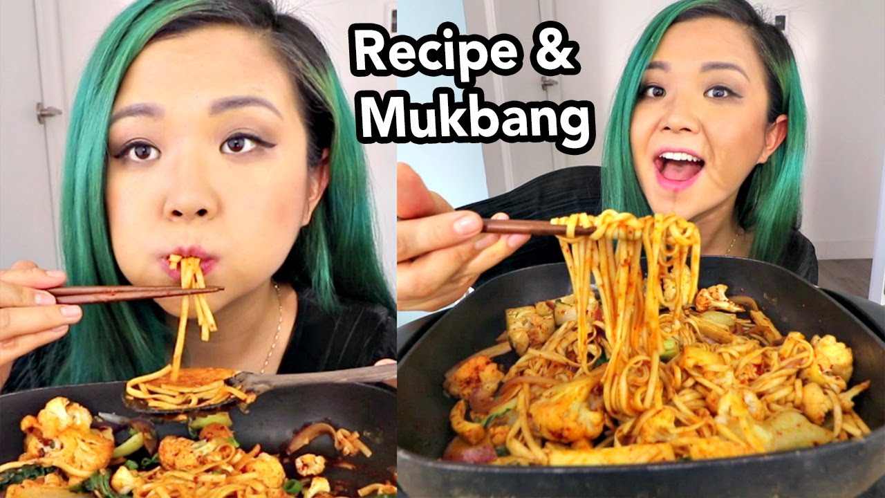 EASY VEGAN SPICY NOODLE STIR FRY (jjambbong stir fry?) RECIPE & MUKBANG // Munching Mondays Ep.40
