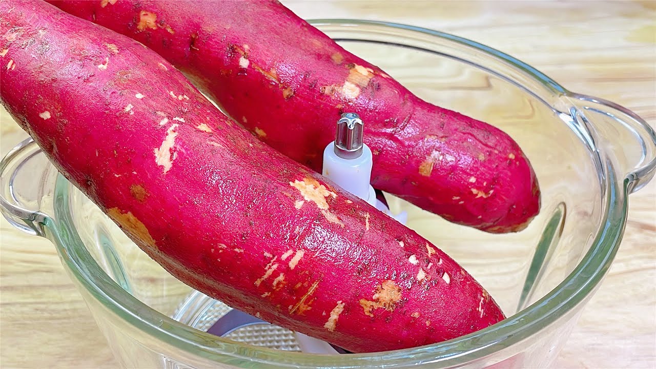 Не всегда запекайте сладкий картофель, положите его в мясорубку и перемешайте, это первый раз