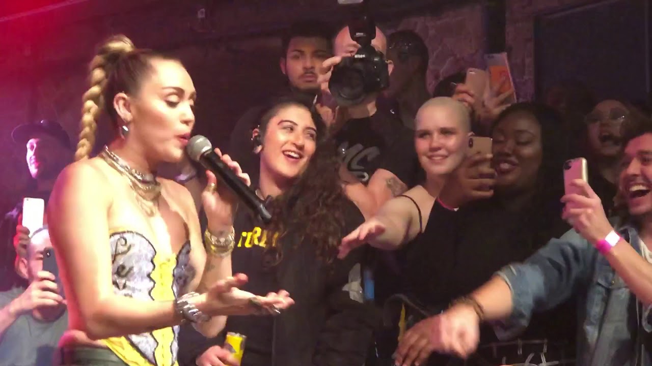 Miley Cyrus Nothing Breaks Like a Heart live in Heaven Night Club London 07/12/18