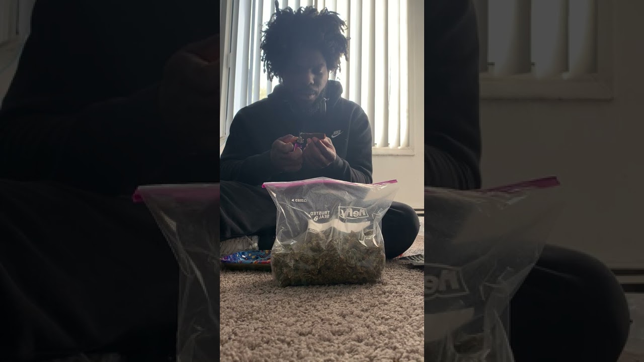 Smoking 120 Grams 🍃Out A Fronto Leaf 🍂 9:28am [Paris Mcalister]