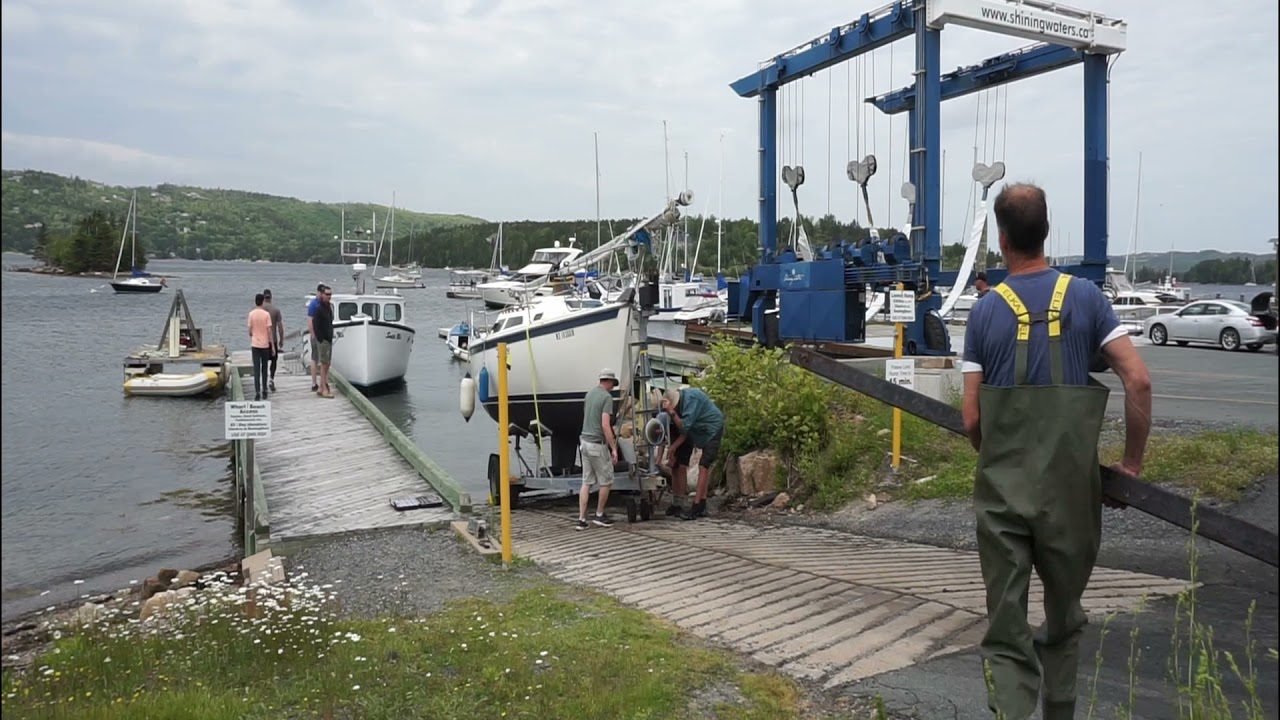Spring Launch via ramp and trailer of Catalina Capri 26
