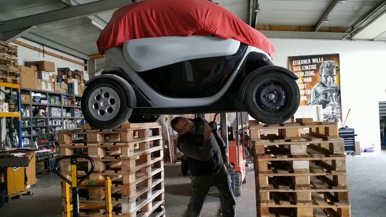 Hier mal ein Akku-Ausbau am Twizy