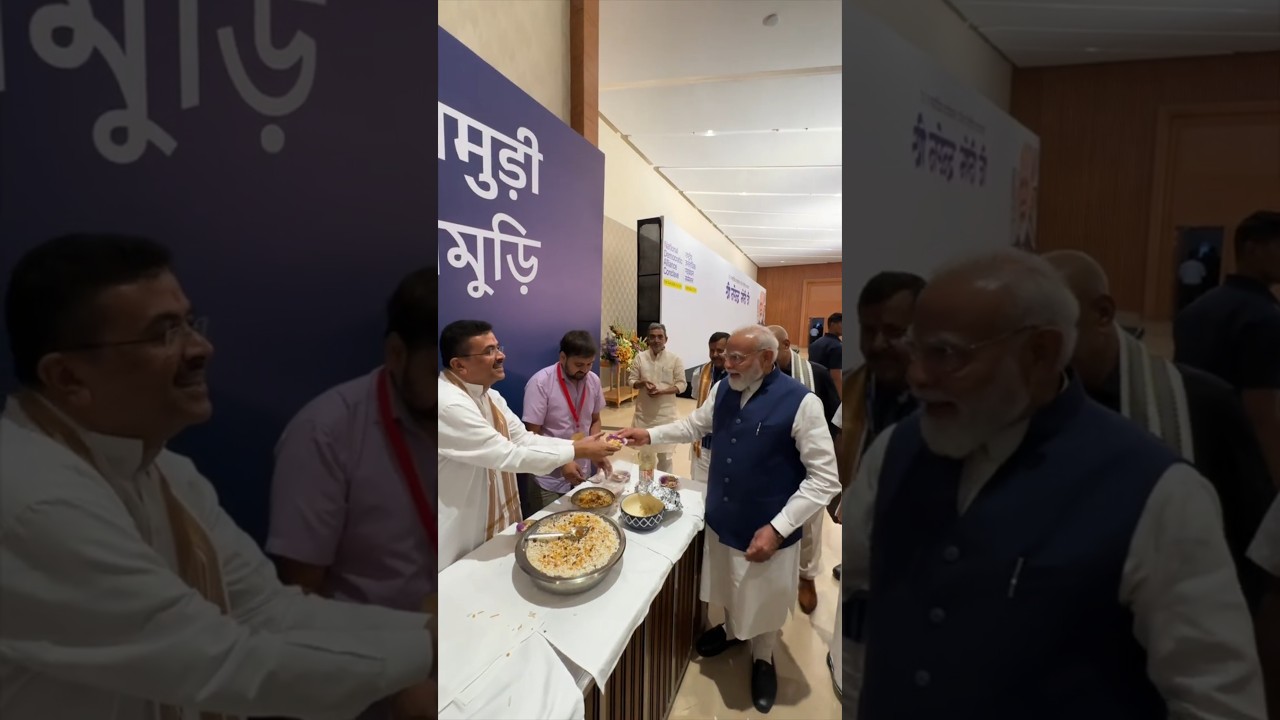 PM Modi enjoys Jhalmuri with NDA leaders ahead of their meeting in New Delhi | #shorts