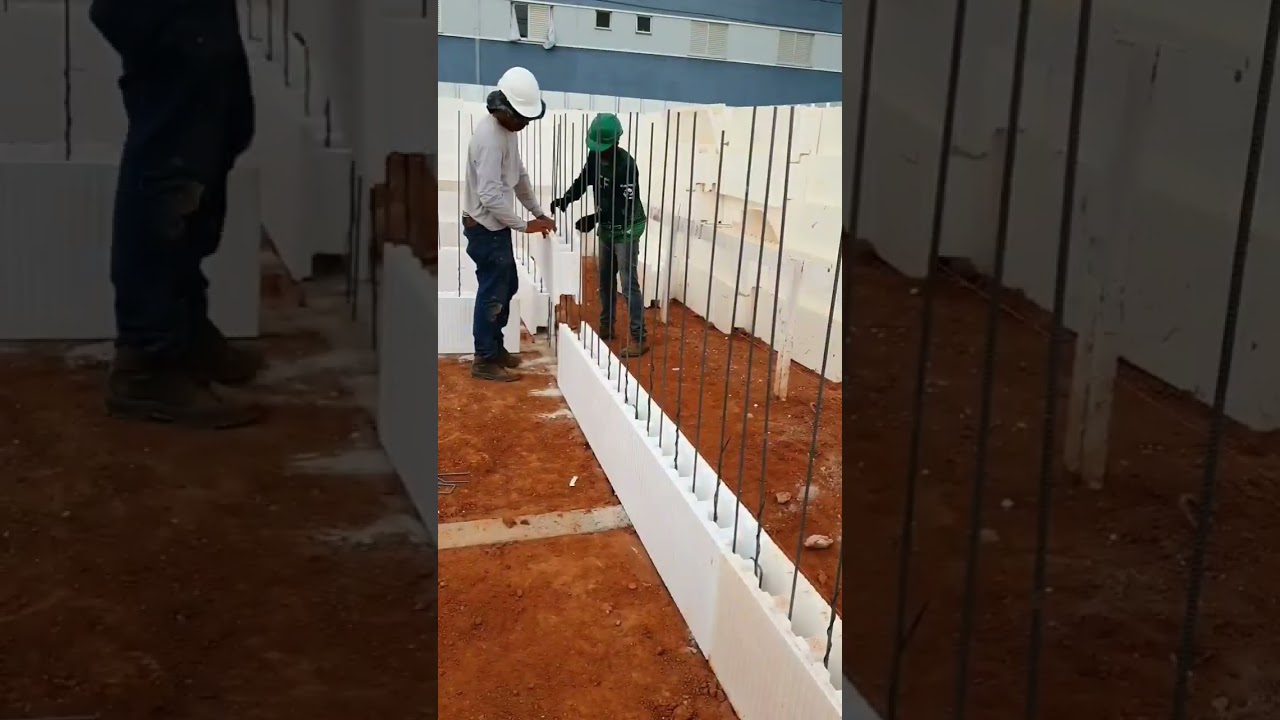 iniciarmos  uma casa do zero toda feita  de isopor.