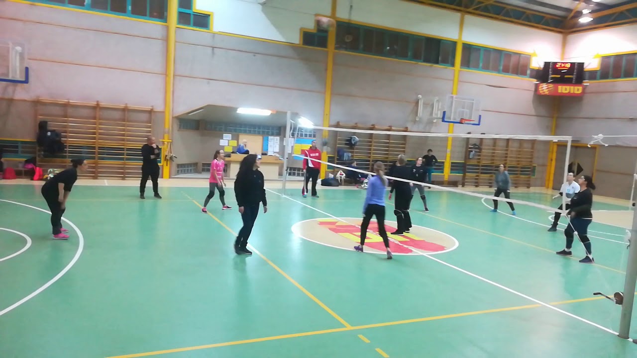 Игра пионербол. Взрослые команды.