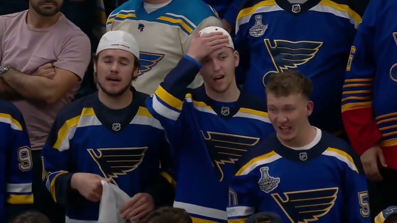 St.Louis Blues Fans Sing 