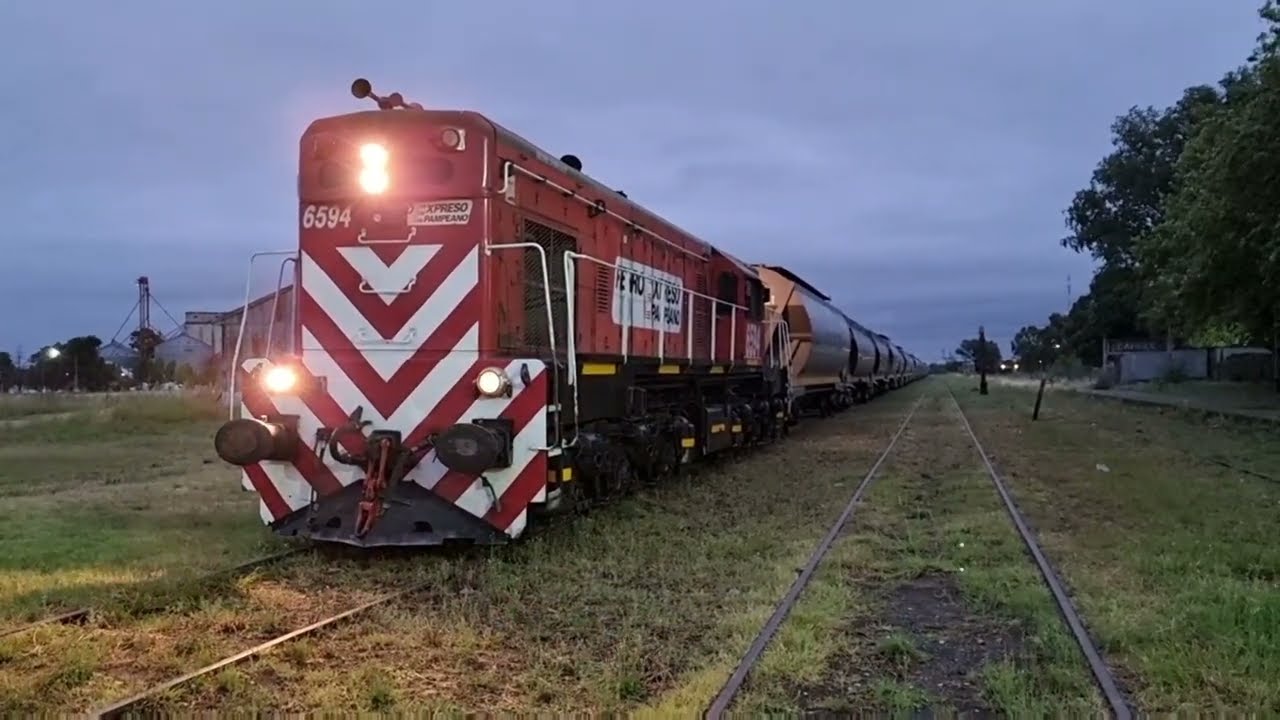 Estacionando tren cargado en Carhu&eacute;. Apagado de la GR12 6594.