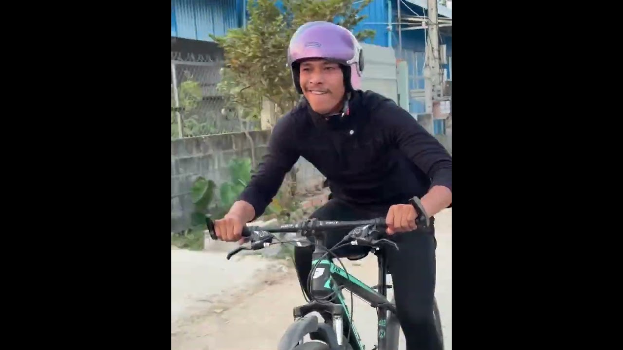 កំពូលអ្នកប្រណាំងកង់😂🙈