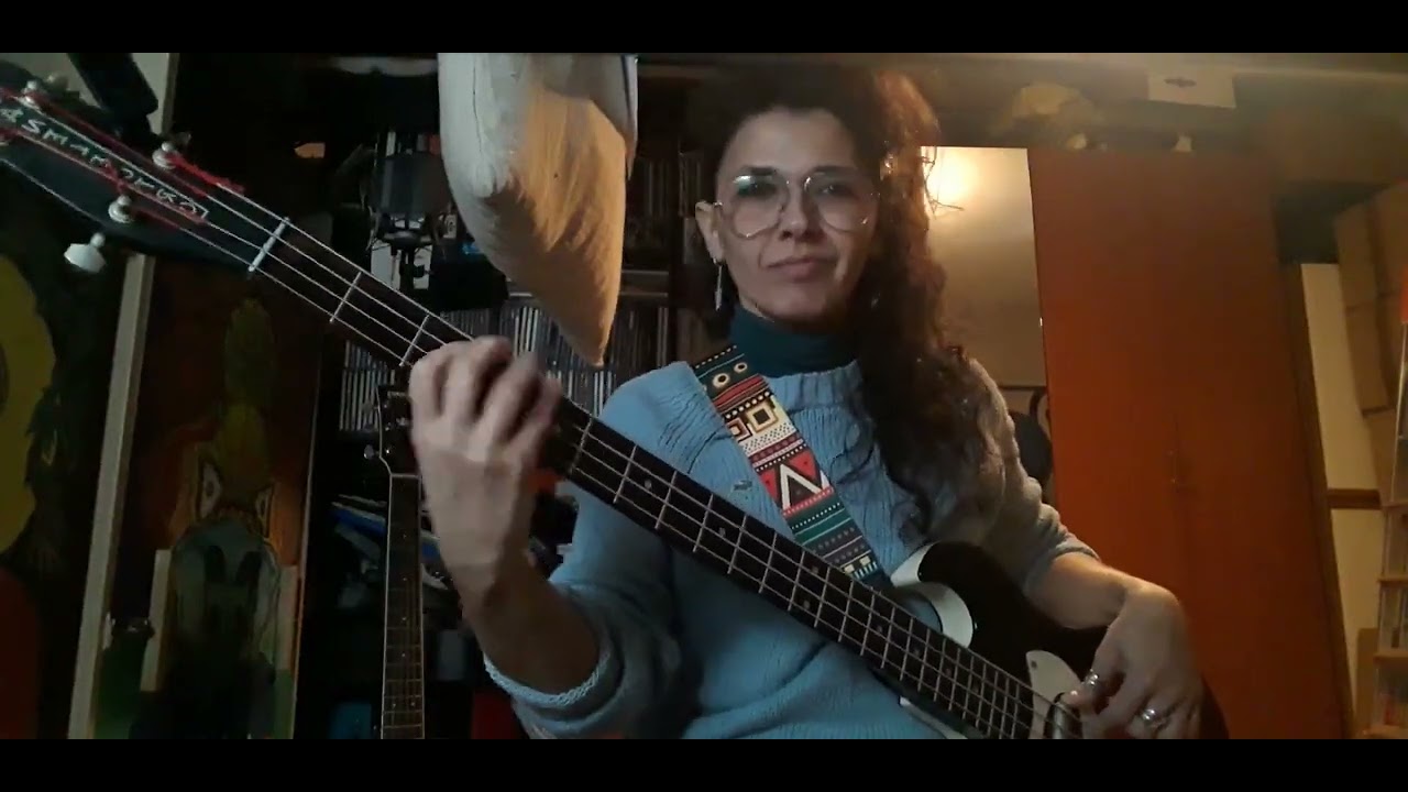 Jimmy Cliff - Lonely Streets (1978) 💚💛❤️ (Bass Cover by EJD) @Adelchi_and_Jes