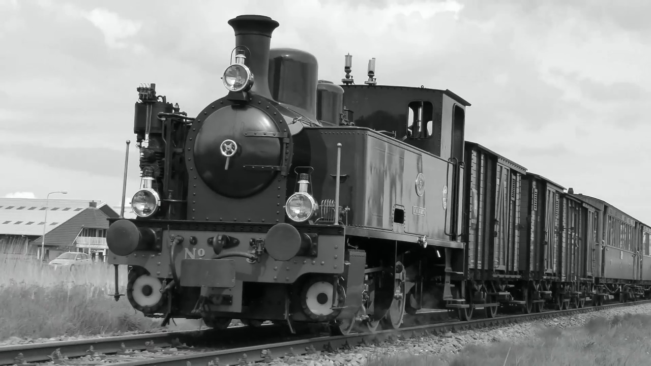 De stoomtrein die (n)ooit weer vertrekt. Pannekoekentrein Marrum.