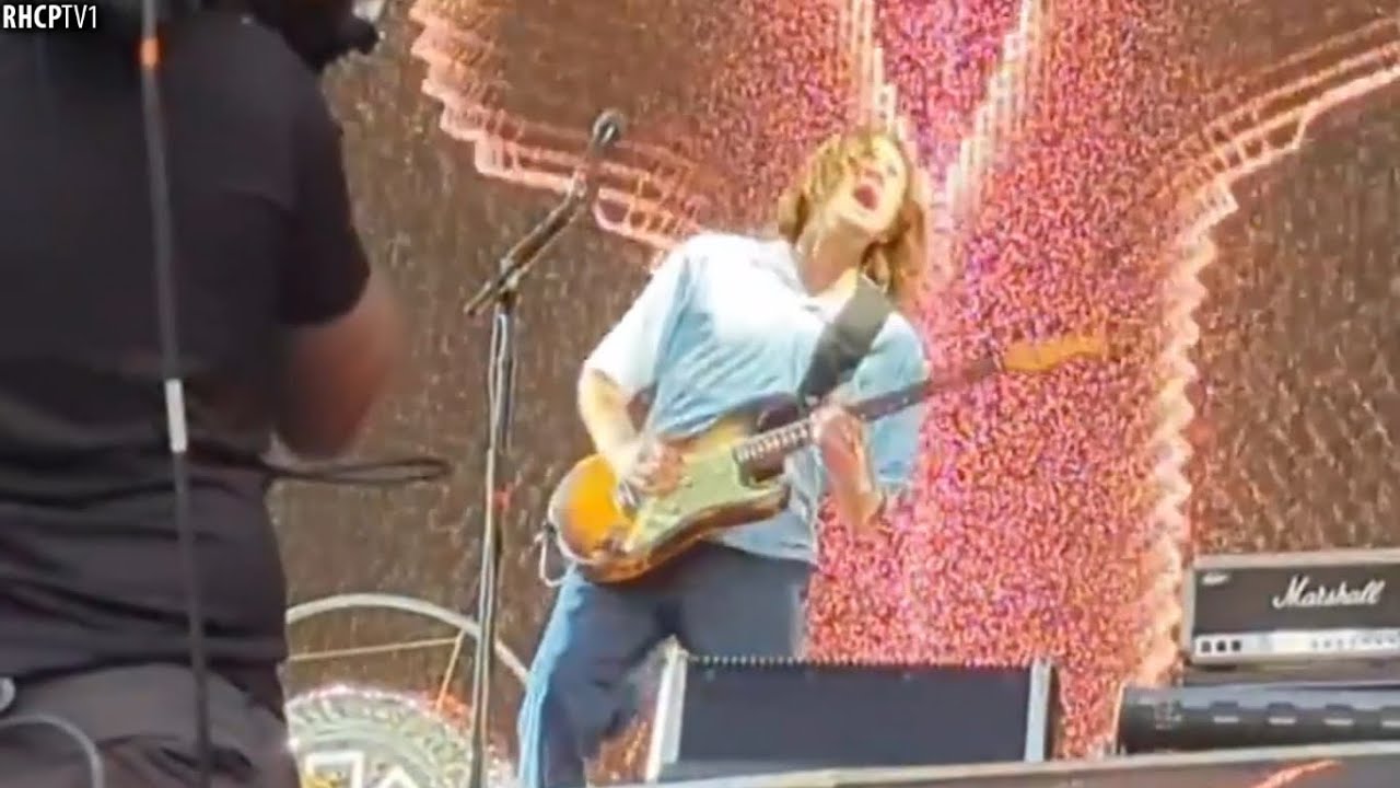 John Frusciante - INCREDIBLE Guitar Solo!!! 🔥🤤 (London, UK) (June 25, 2022)