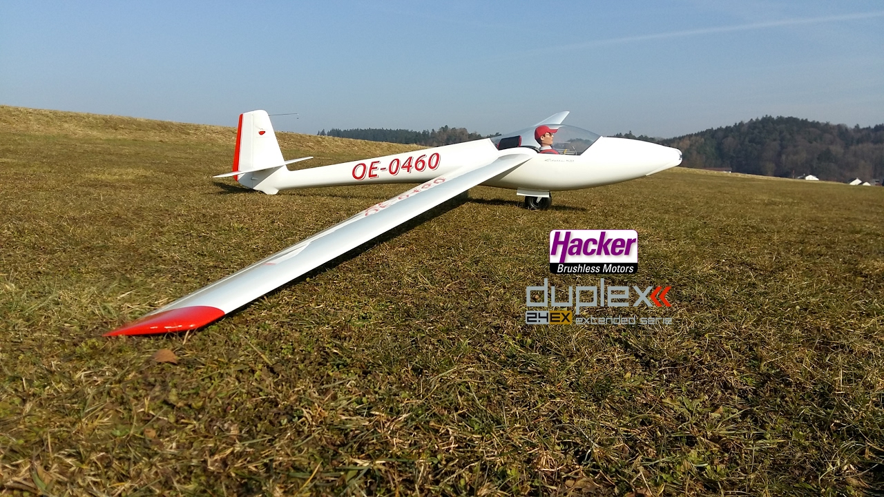 Hacker A60-16L Glider in einer Glasfl&uuml;gel Libelle H201